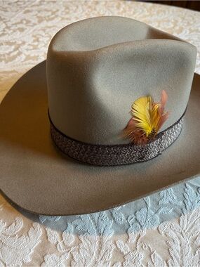 Dynafelt Branded Felt Hat - Cream Satin Interior